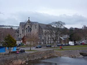 The registered land runs roughly between the big tree (centre) and the blue kiosk. Photo: © Alexander P Kapp, Creative Commons Licence